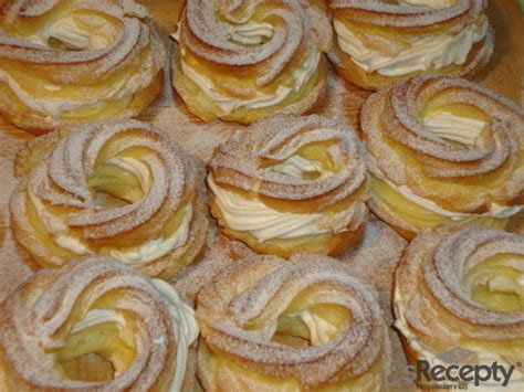 Věnečky z odpalovaného těsta