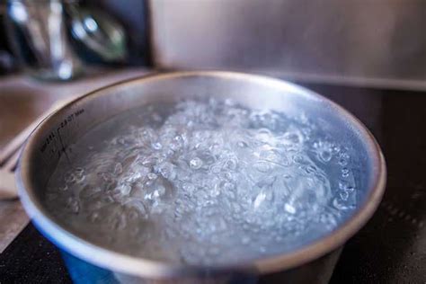 Vaření vody v hrnci