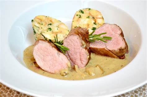 Vepřová panenka s houbovou omáčkou