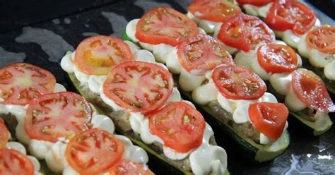 Zapečená cuketa s mozzarellou a rajčaty