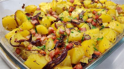 Zapečené brambory se slaninou a sýrem