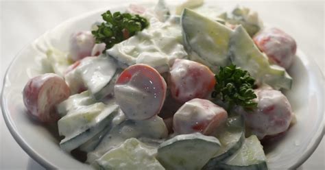 Zeleninový salát se zakysanou smetanou