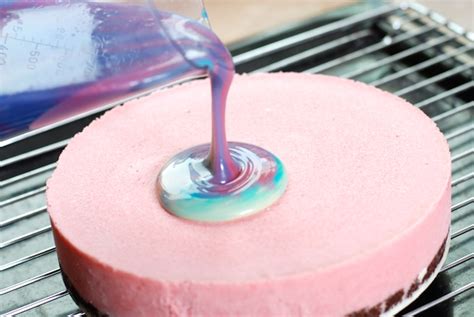 Zrcadlová poleva na dortu